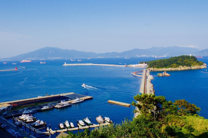 섬과 섬을 연결해주는 다리가 멋지다