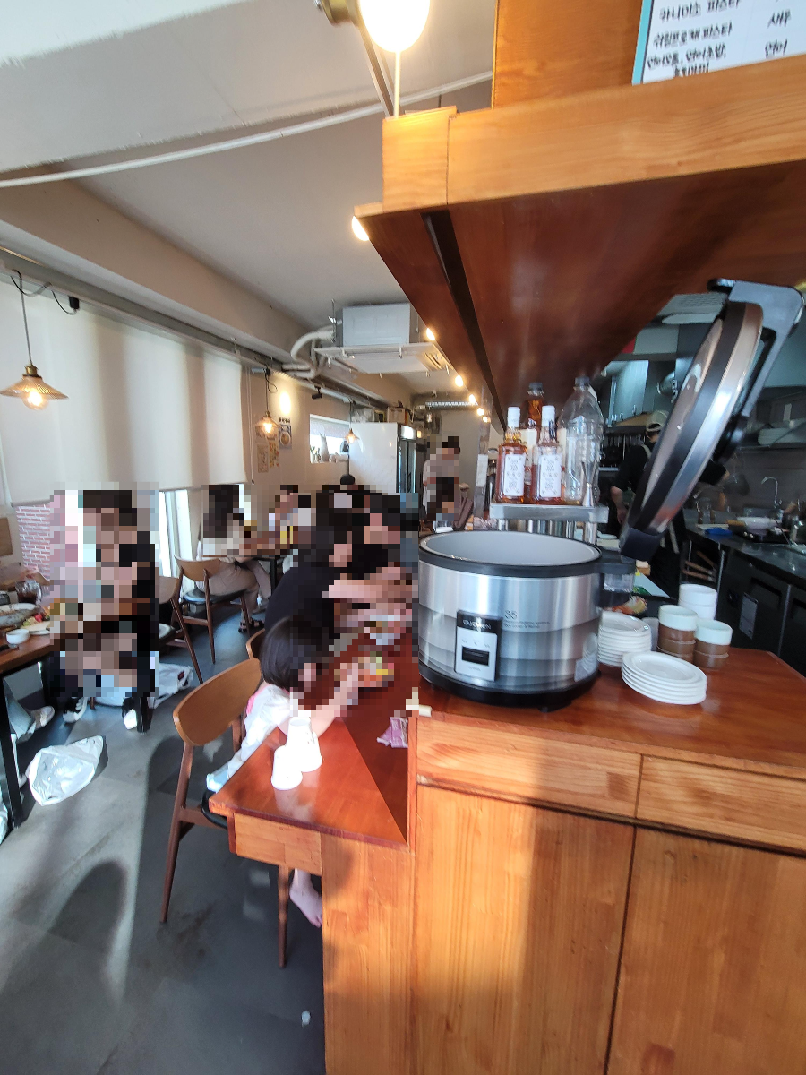 로이로이 연남본점 내부