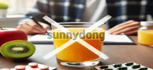 약 먹을 때 과일 주스와 함께 복용 주의 이미지