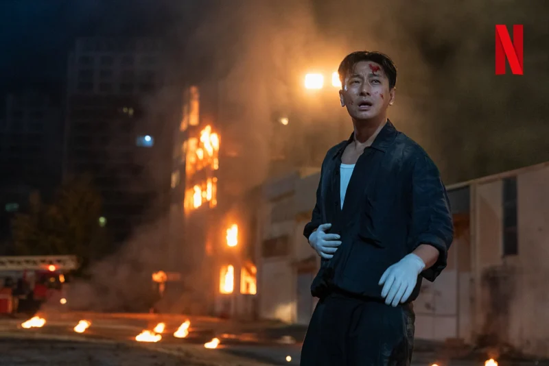 넷플릭스 중증외상센터에서 서 있는 주지훈