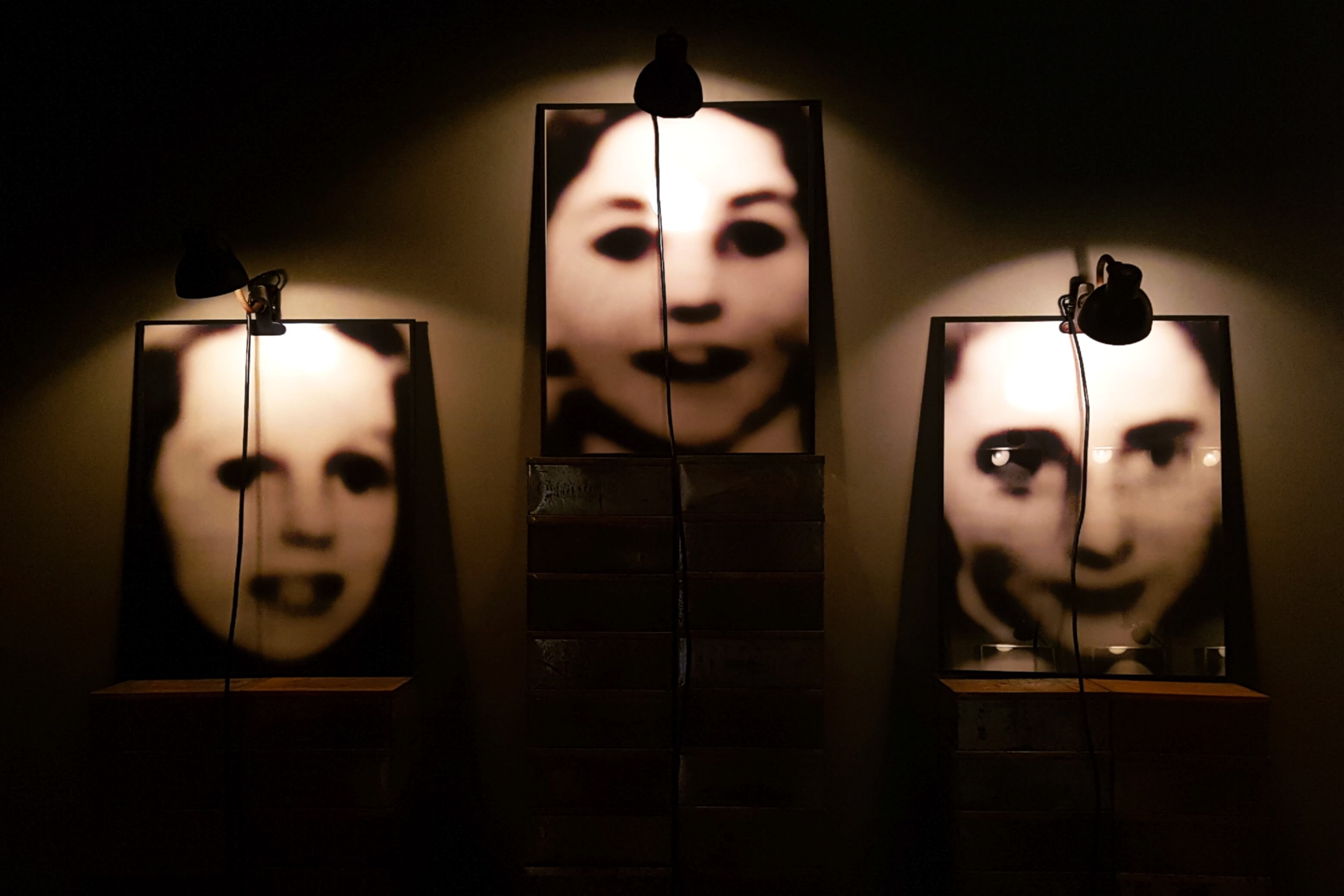 기념비 (Monument, 1986)