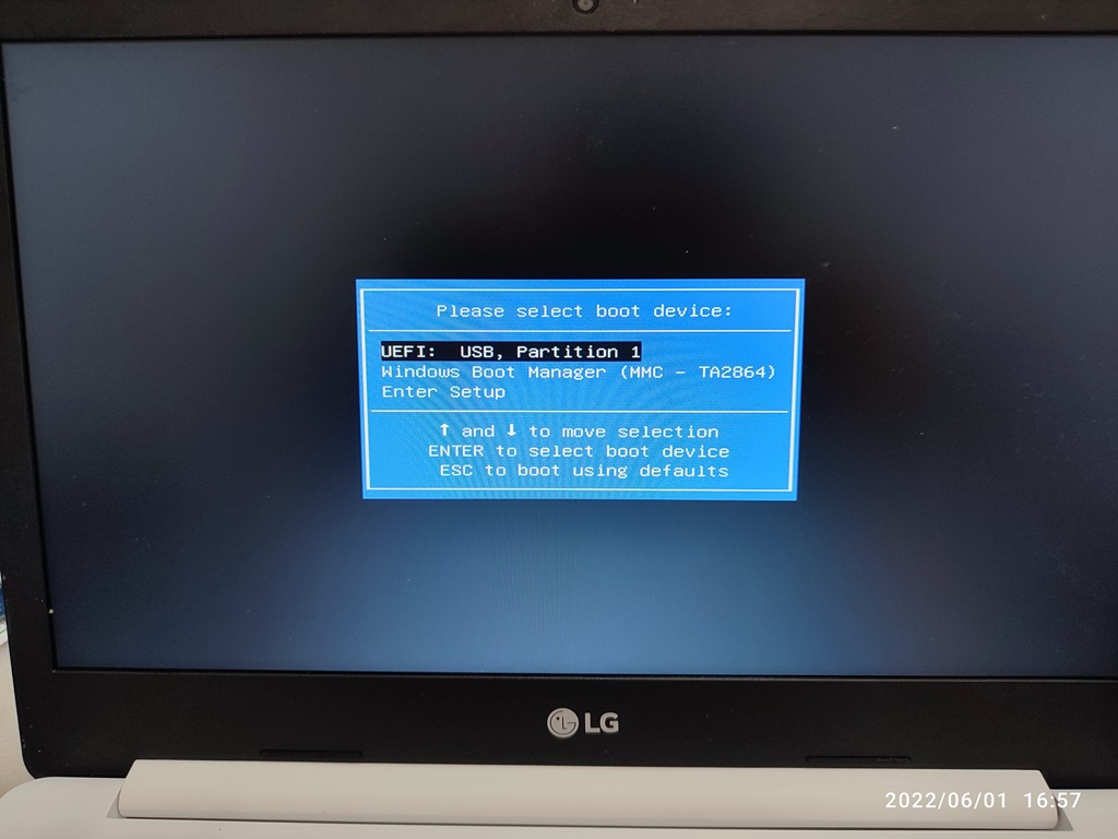 USB 윈도우로 부팅해서 SSD 인식 여부를 다시 확인합니다.
