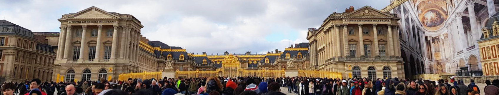 점심때의 베르사유 궁전 정문 모습