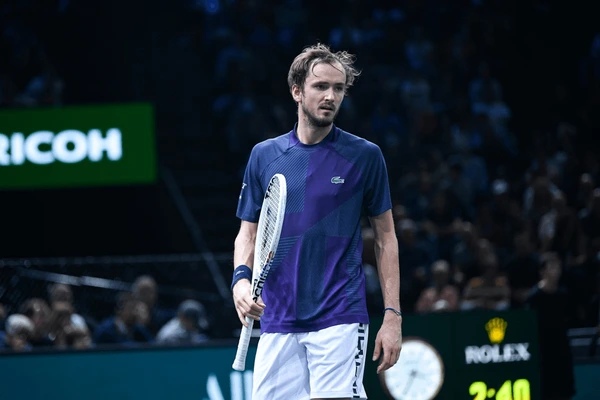 다닐 메드베데프가 득점 후 미소짓는 사진