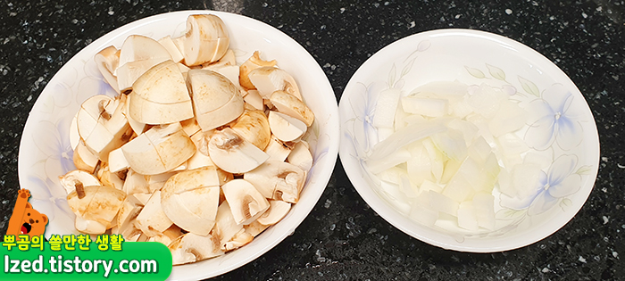 양송이와 양파 준비!