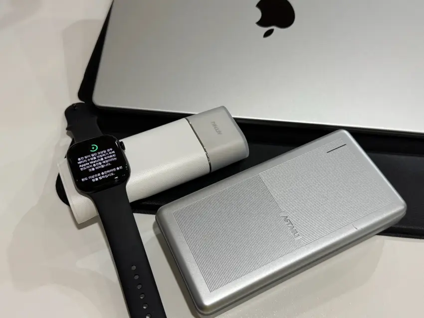 아트뮤 보조배터리와 애플워치