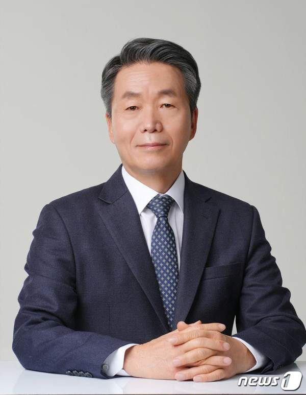 김용원 인권위원, 프로필, 나이, 고향, 성향, 논란 속의 발자취