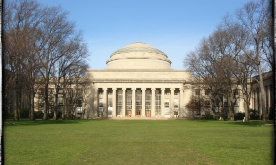 매사추세츠 공과대학교 본관 사진