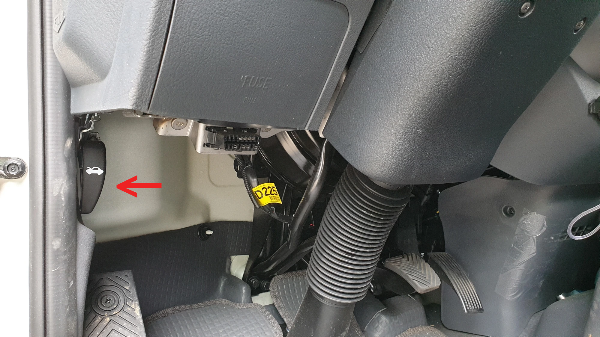 보닛 열림 레버 위치