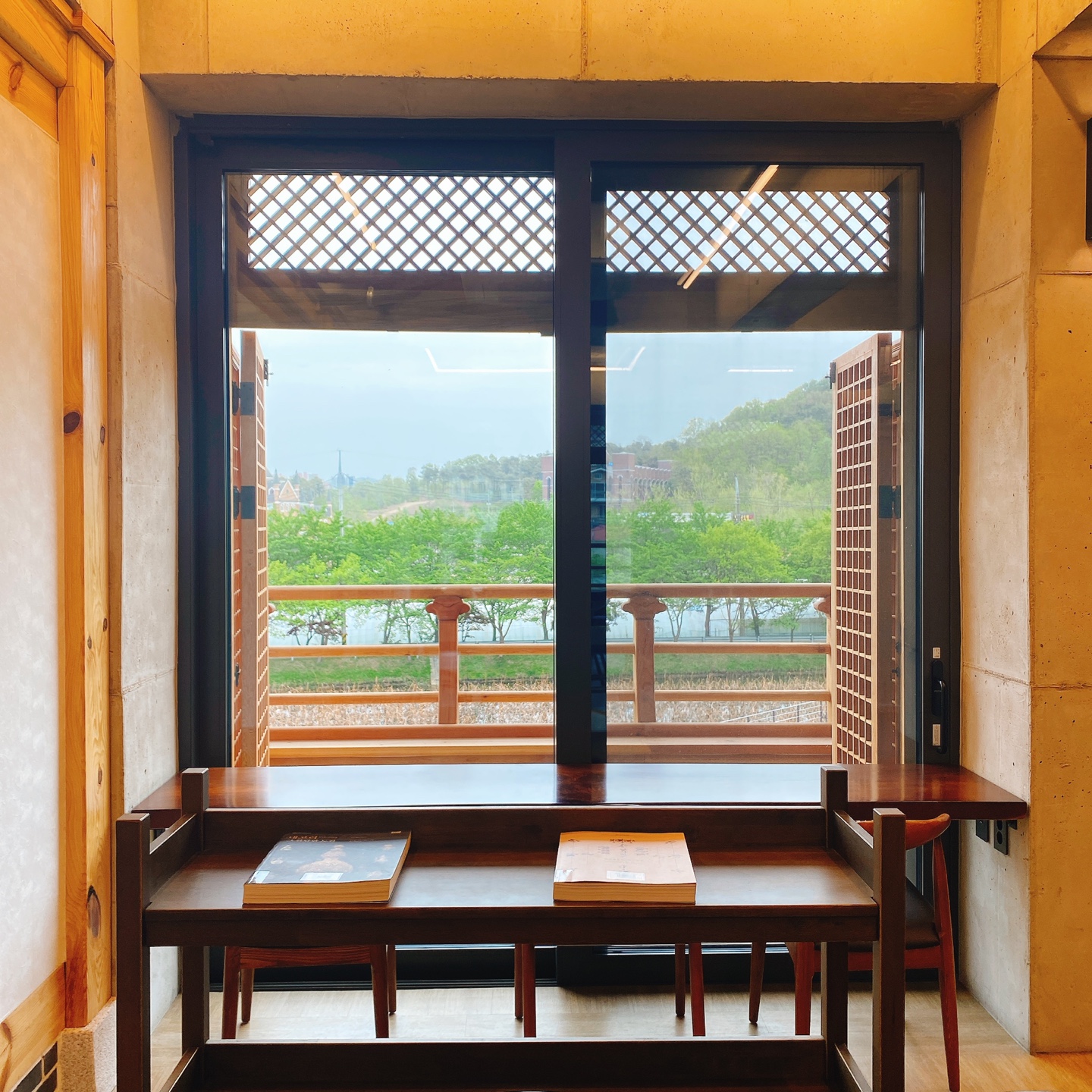 충북 청주 부모산 주봉마을 주봉저수지 한옥 북카페 인문아카이브양림 후마니타스