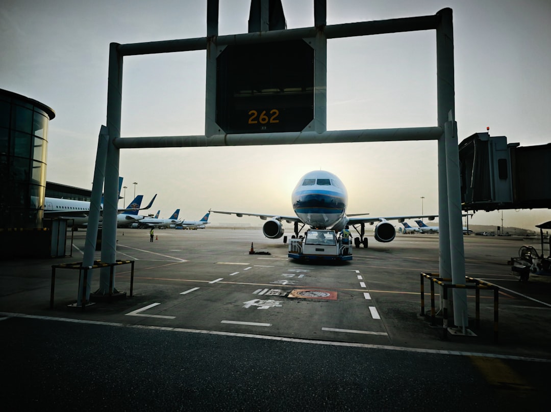 항공권의 영어 단어는 airfare입니다.