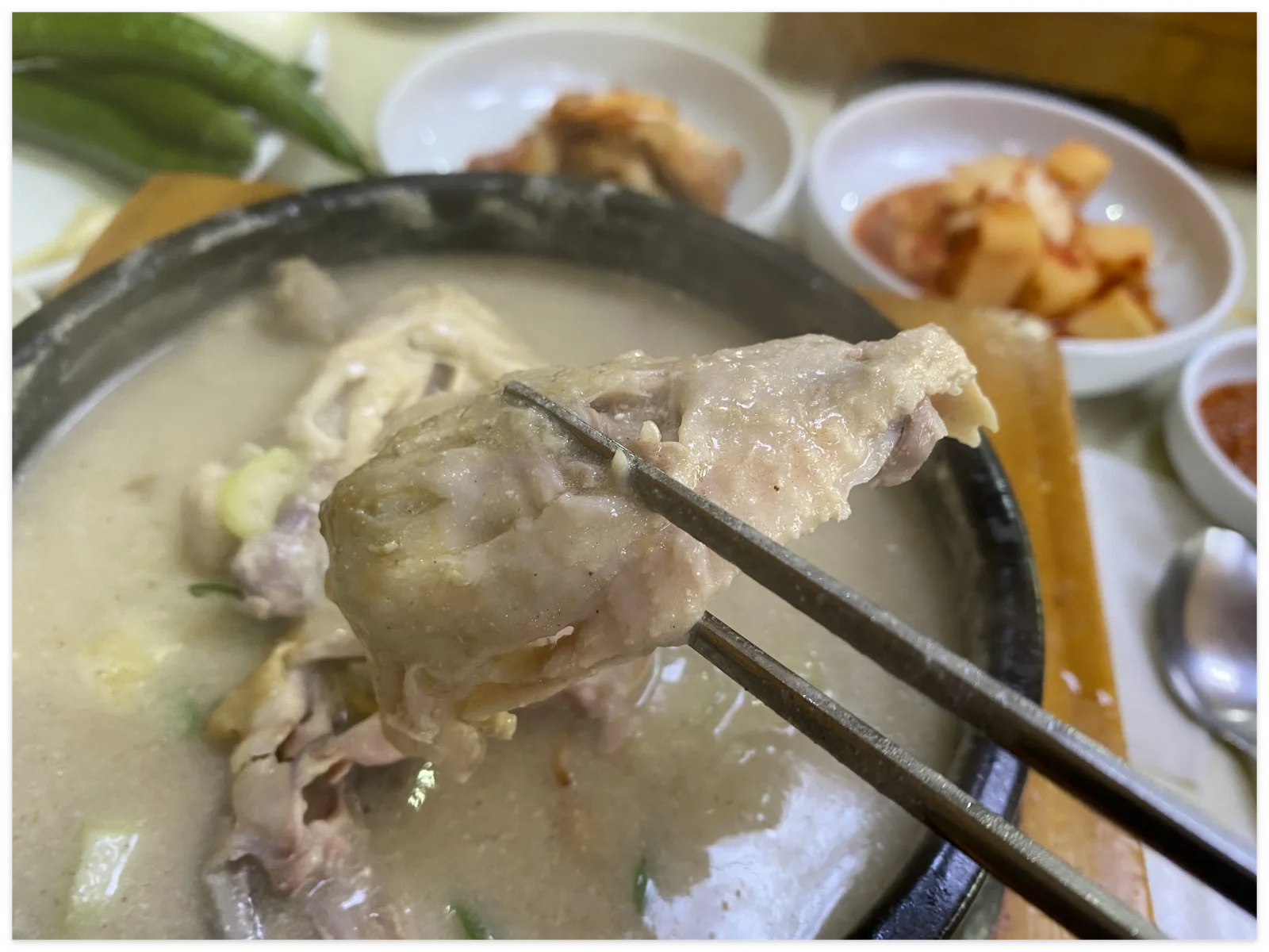 일산-삼계탕-맛집-장수토종삼계탕-닭다리살-이미지