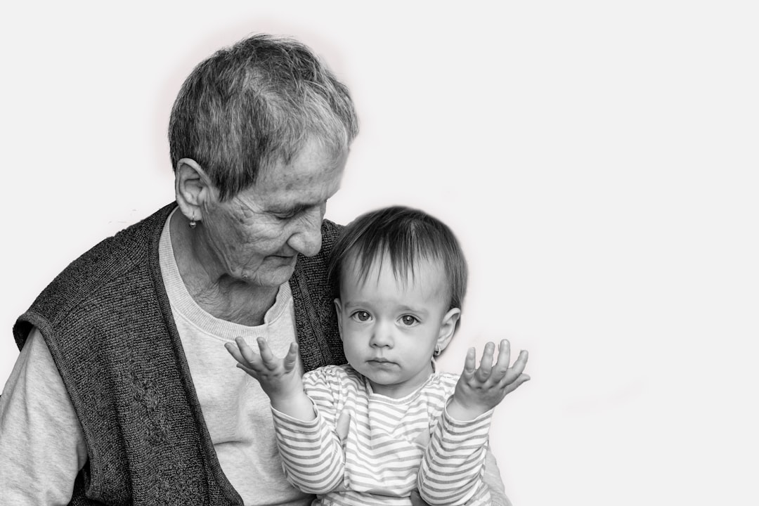 할머니를 영어로 grandmother로 추천합니다.