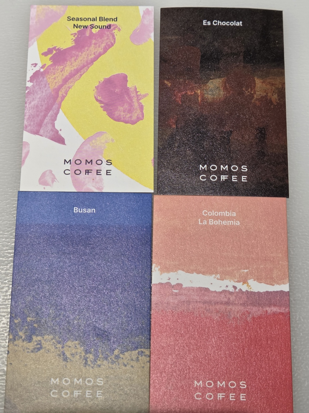 한 잔 한 잔 마다 달린 커피 설명서