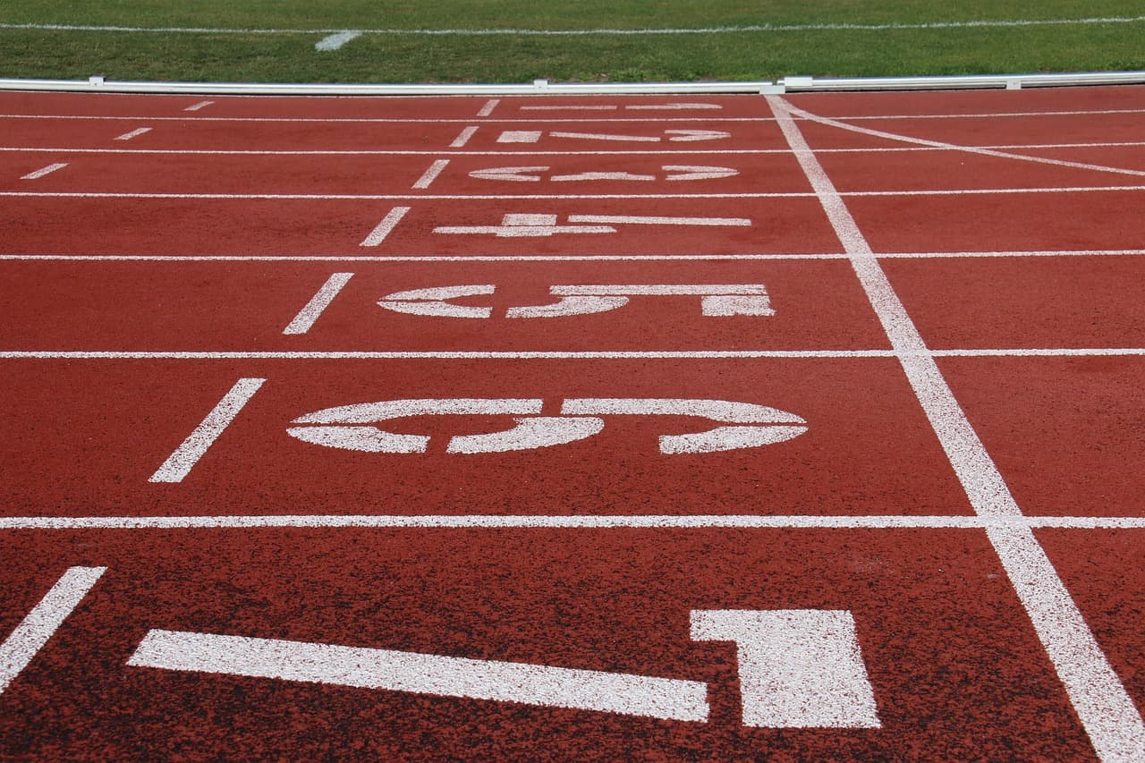 트랙 및 필드 유지보수 전문가(Track &amp; Field Maintenance Crew) &ndash; 경기장의 품질을 책임지는 직업