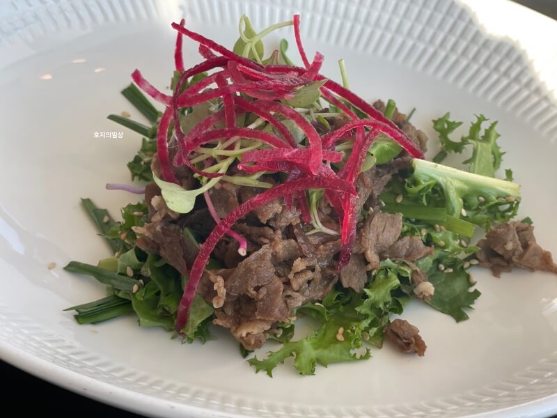 아산 호수 한정식 맛집 오월의 꽃수레 - 불고기 샐러드