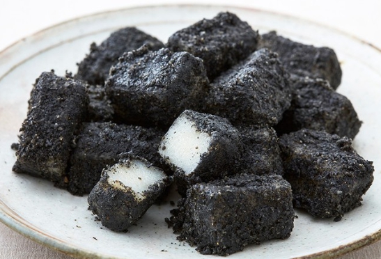 한국의 떡 종류 흑임자떡