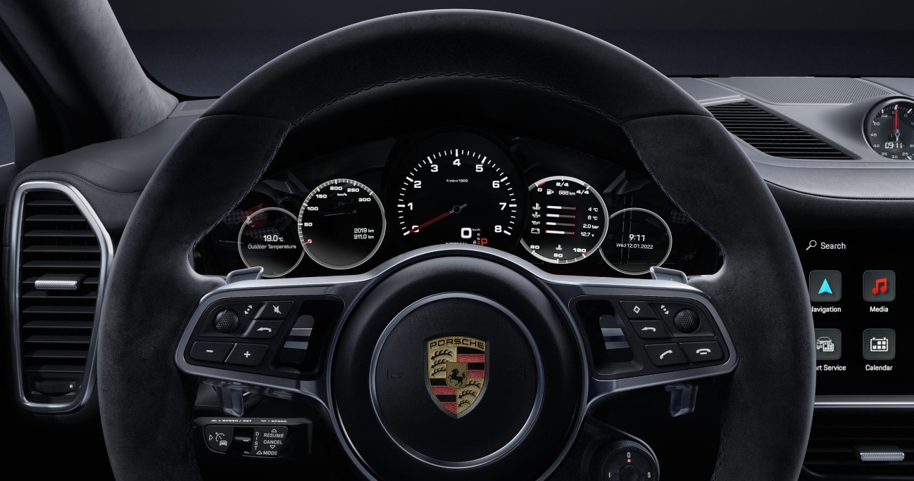 카이엔-e-하이브리드-계기판