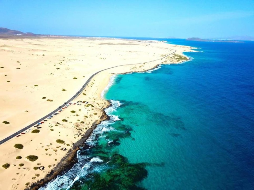 란사로테-화산동굴-푸에르테벤투라-사막