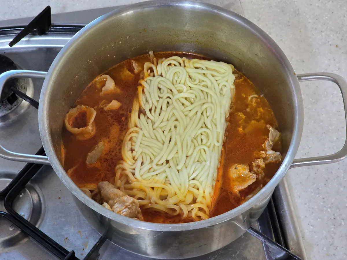 면을 넣은 모습