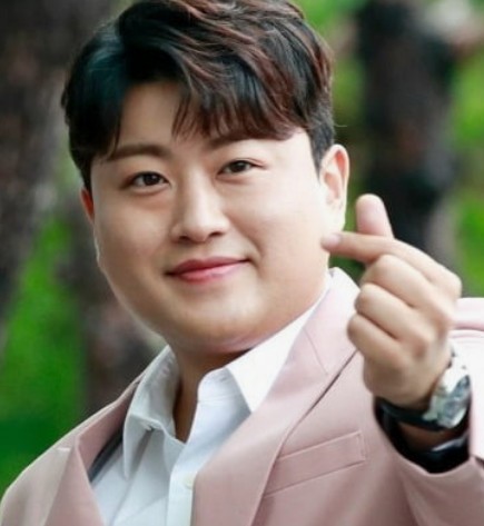 가수 김호중 목발짚고 등장 충격적인 검찰 구형