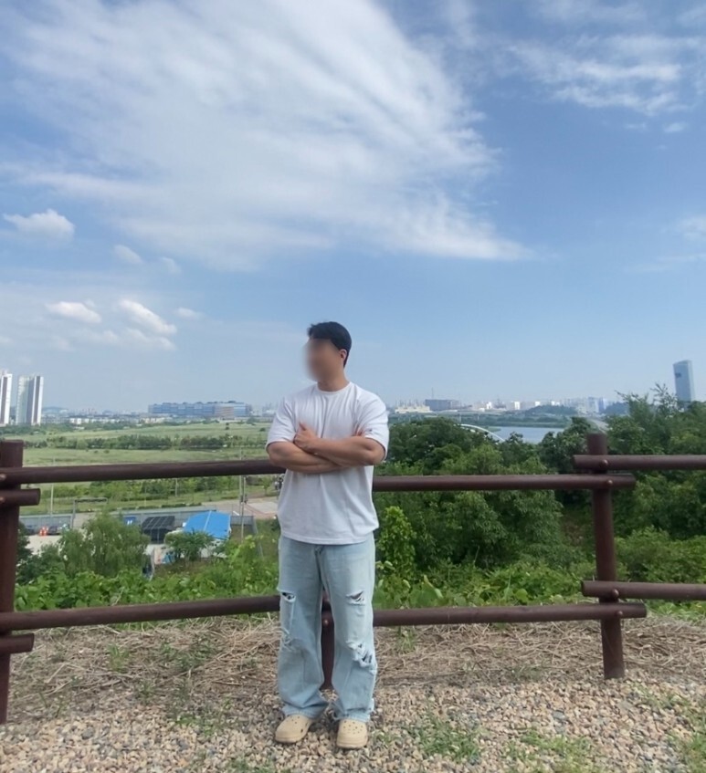 데일리룩(오뭘입) 어커버 오버핏 반팔, 에러스익셉티드 연청진 연청데미지진 연청데님팬츠, 크록스 클래식 올터레인 베이지, 남자데일리룩, 남자데일리코디, 남자데일리패션, ootd
