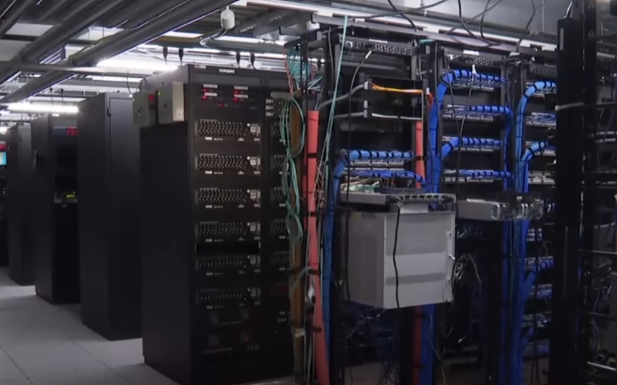 컴퓨터 화면에 경고 표시 아이콘 삽입