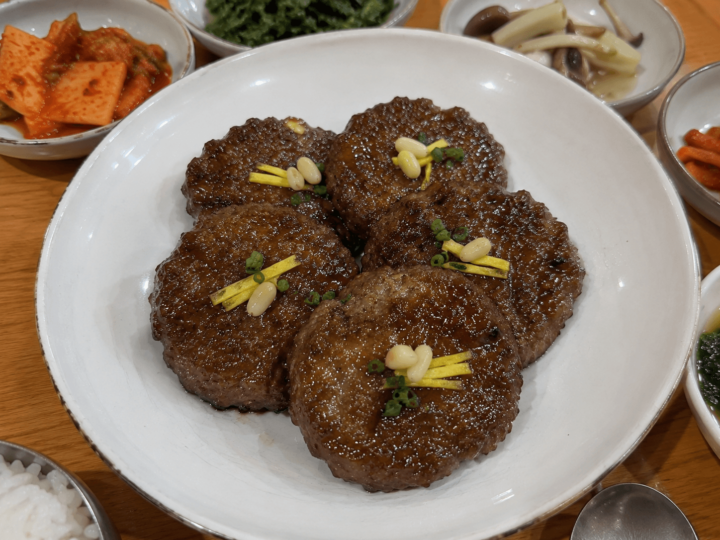진한 양념의 궁중 떡갈비