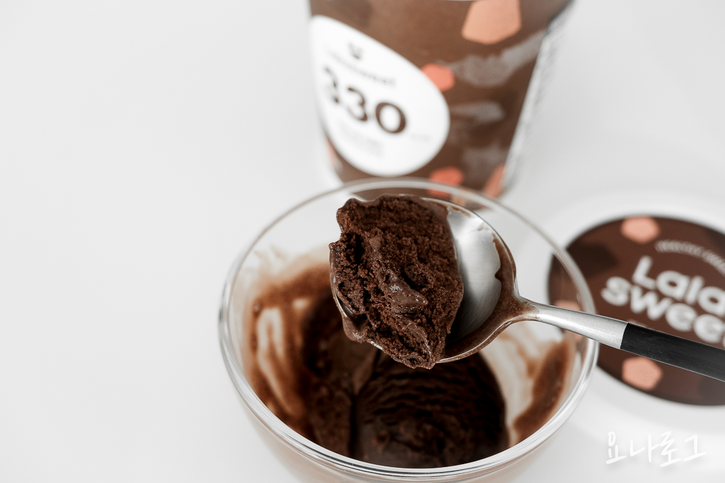 라라스윗 라라스윗초코바 라라스윗아이스크림 라라스윗초코아이스크림 저당아이스크림 저칼로리아이스크림 아이스크림추천 편의점신상 편의점아이스크림 편의점간식 초코아이스크림 다이어트간식 저칼로리식단 식단관리