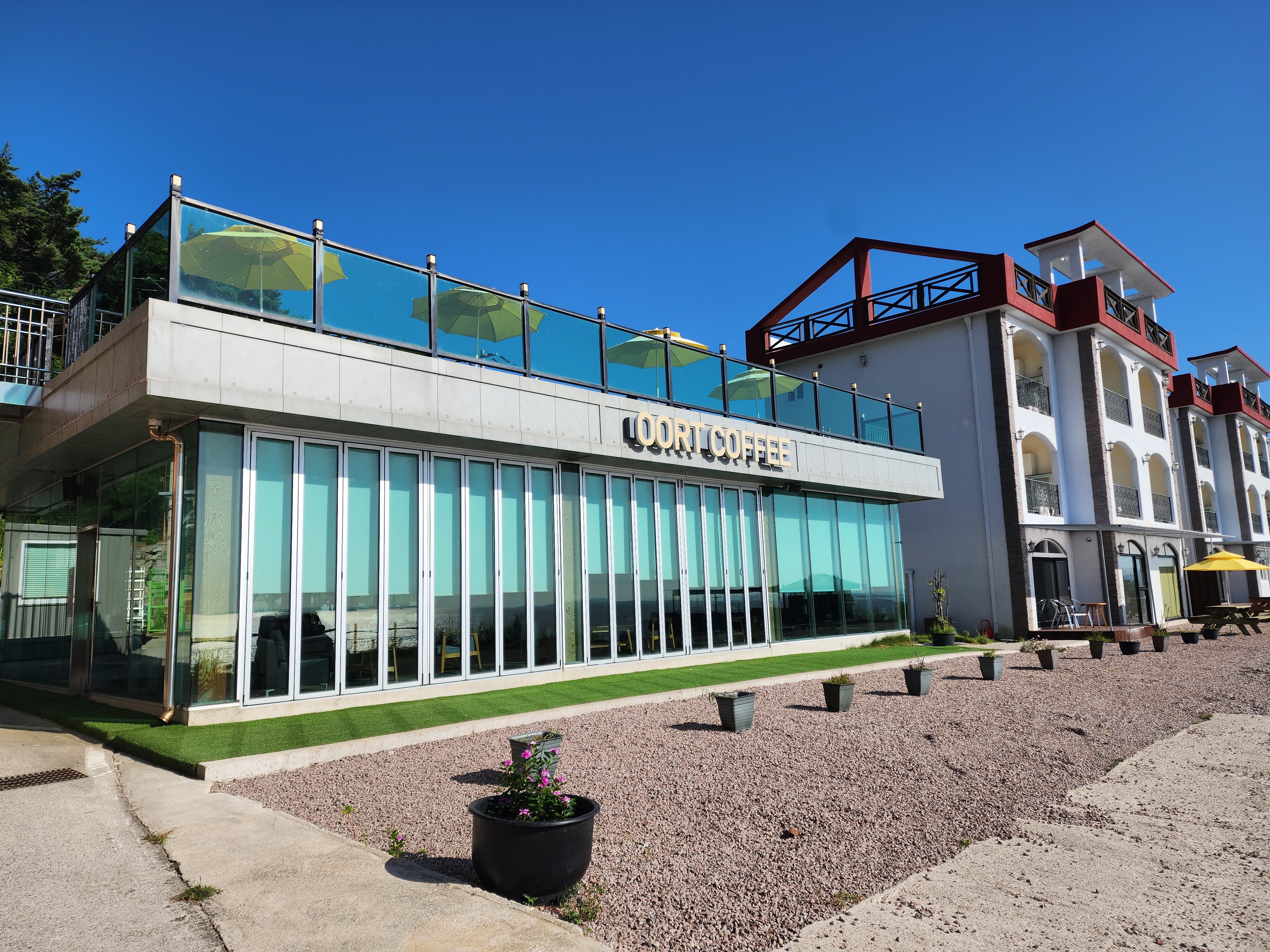 오르트 카페 1층 외관