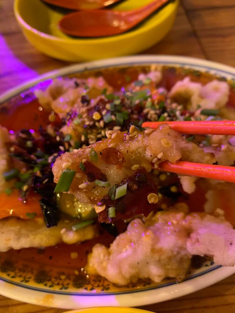 말린 고추가 올라가있는 당근