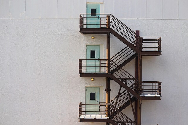 학교, 유치원, 요양시설 다중이용시설의 재난 대응