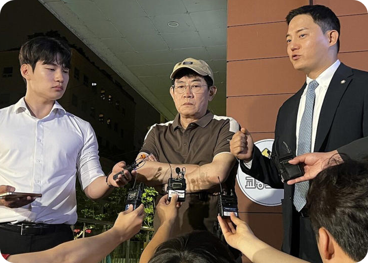 경찰 조사 마친 개그맨 이경규 [사진=연합뉴스]