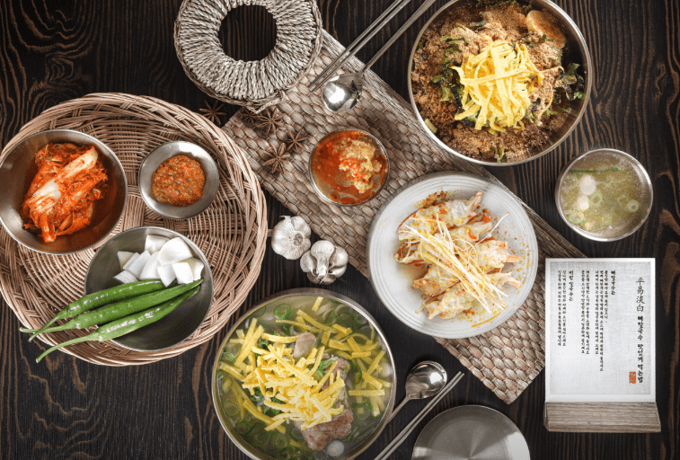 철원 맛집 "평이담백뼈칼국수 철원점" 음식 사진