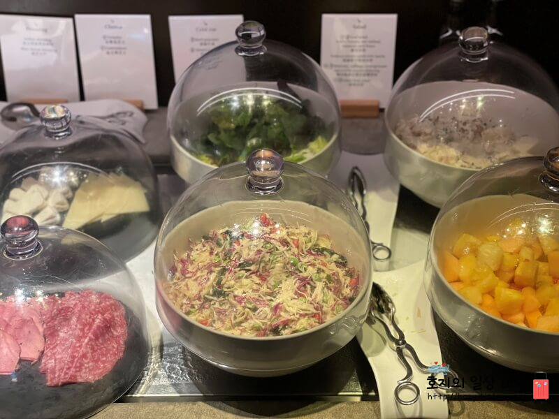 홍콩공항 캐세이퍼시픽 더덱 라운지 음식4