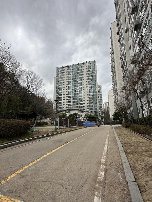 후문을 지나 506동