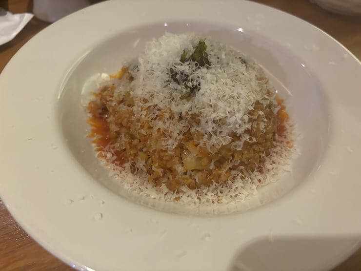 눈꽃치즈가 올려져 있는 양밥이다.