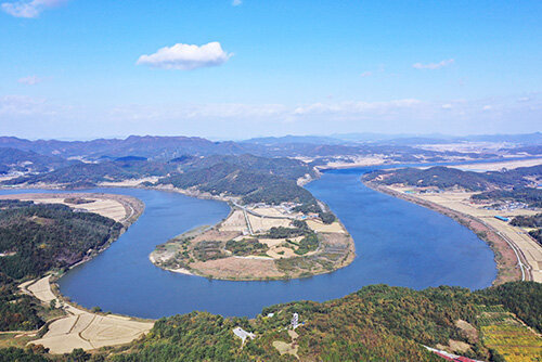 느러지 전망대에서 본 한반도 지형 모습
