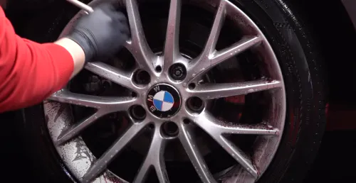 자동차 휠 세차방법