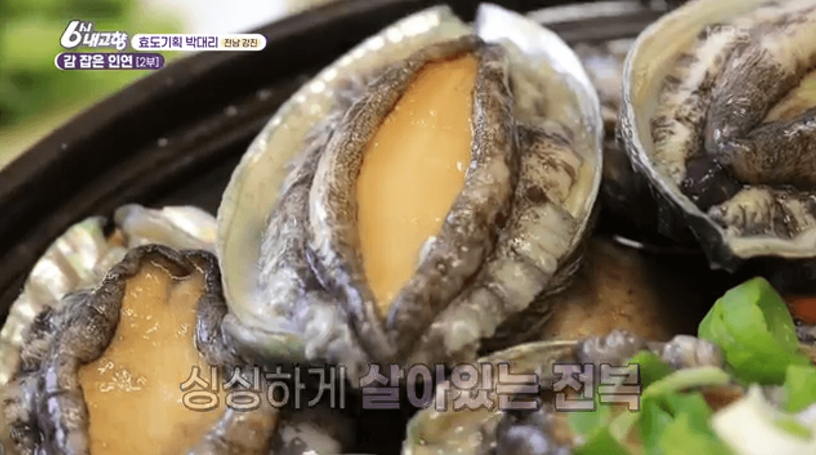 석문정 &mdash; 문어&middot;전복&middot;닭이 통째로 들어가는 회춘탕 
