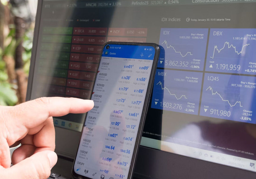 원달러 환율 변동과 2025 추석 연휴 여행비용 영향, 달러 지폐 이미지