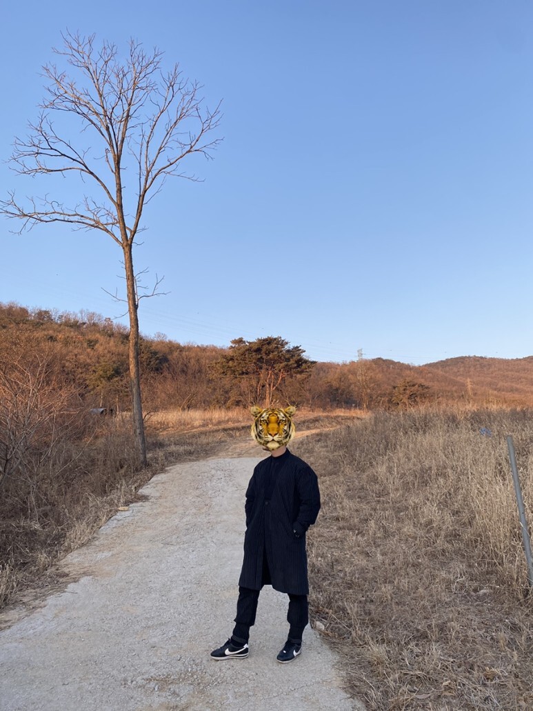 데일리룩[오뭘입]서울빔 두루마기코트 두루마기패션 한복정장 한복수트 배정남한복패션 한복패션 두루마기정장 두루마기수트 한복간지 배정남패션 한복코디 한복스타일 나이키코르테즈 OOTD