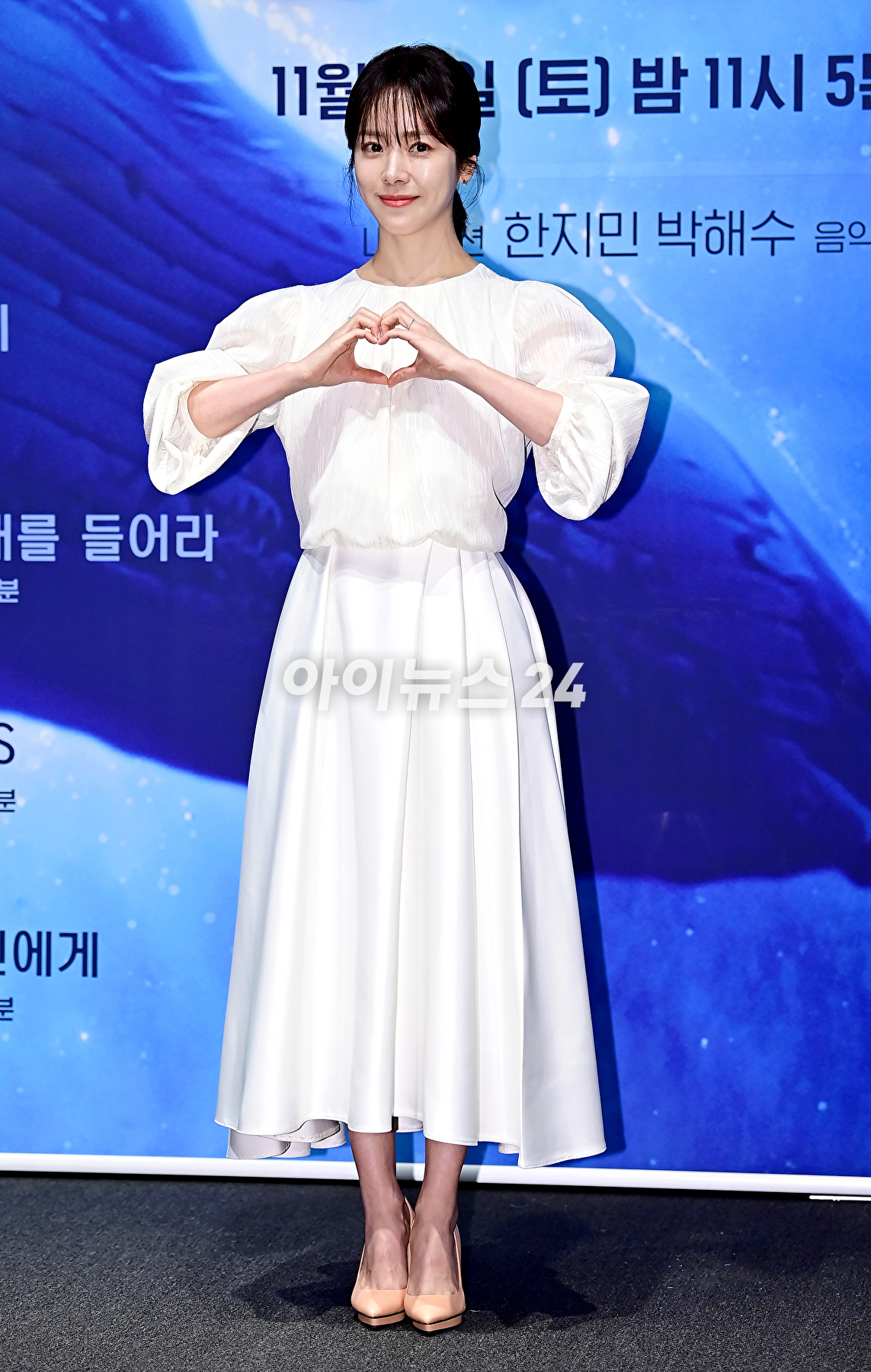배우 한지민이 17일 오후 인천 파라다이스시티에서 열린 SBS 창사특집 &#39;고래와 나&#39; 제작발표회에서 포토타임을 갖고 있다. [사진=곽영래 기자]