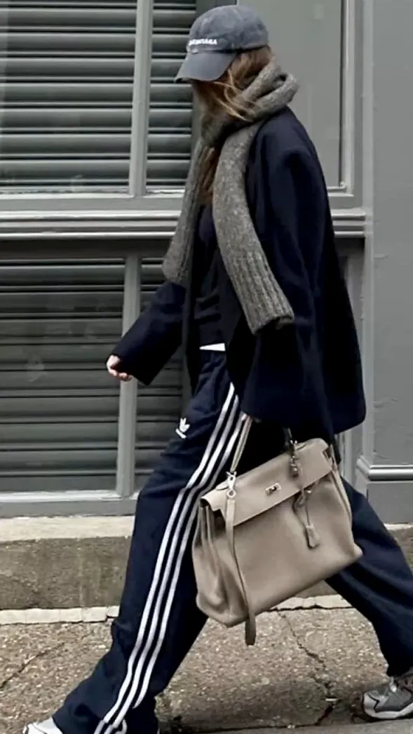 캡모자와 트레이닝팬츠
