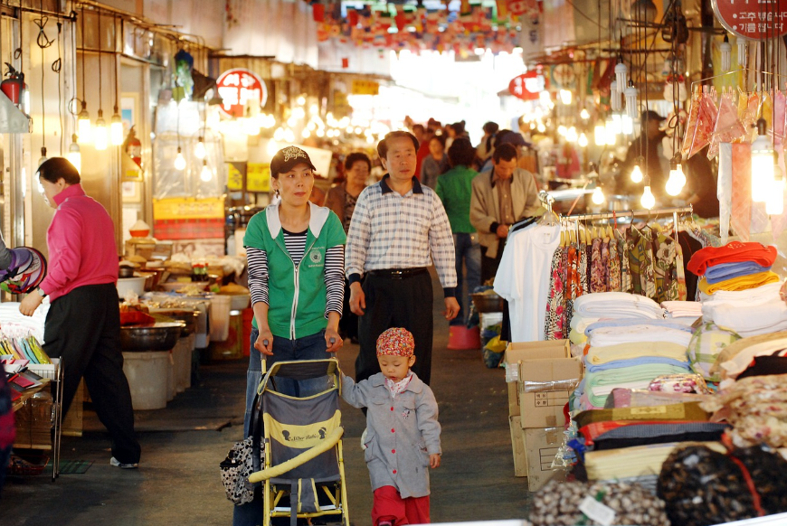 시장구경하는 사진