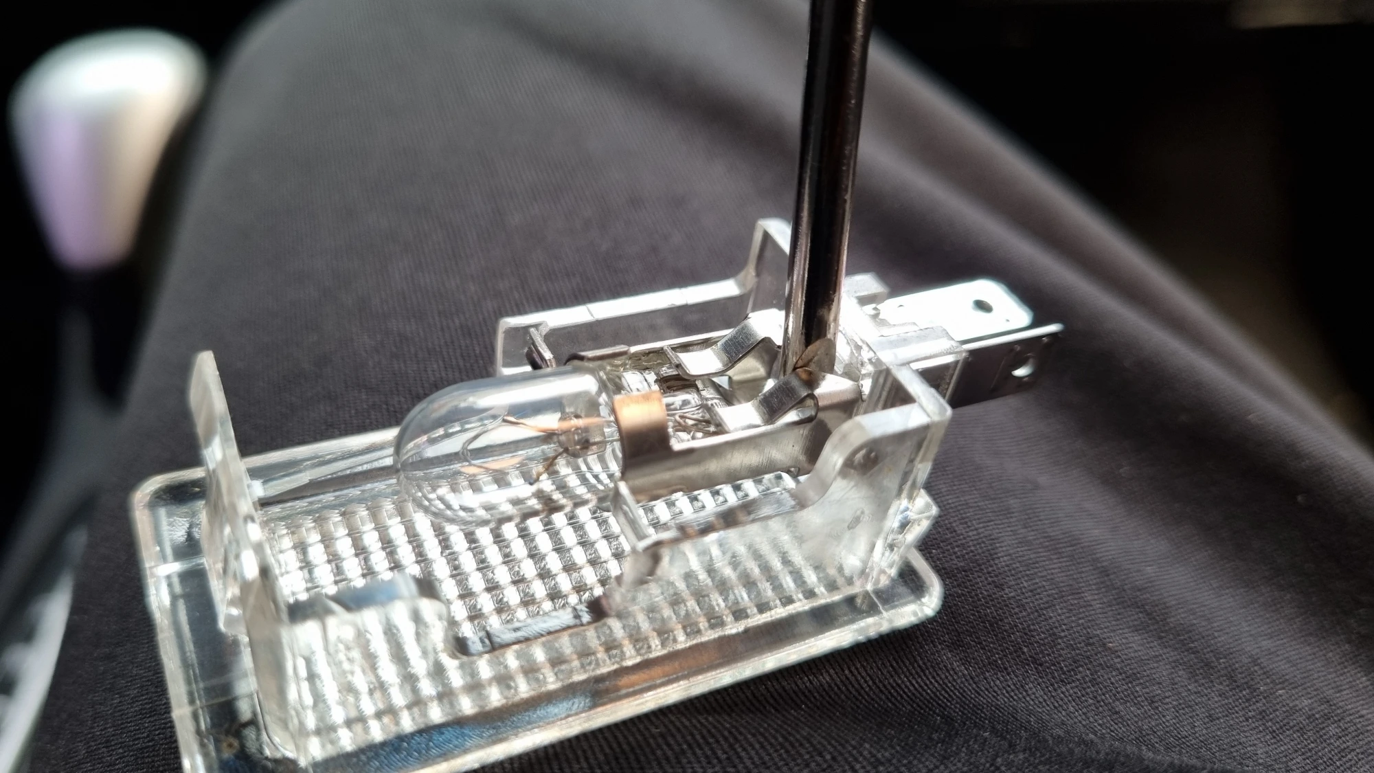 글로브박스 전구