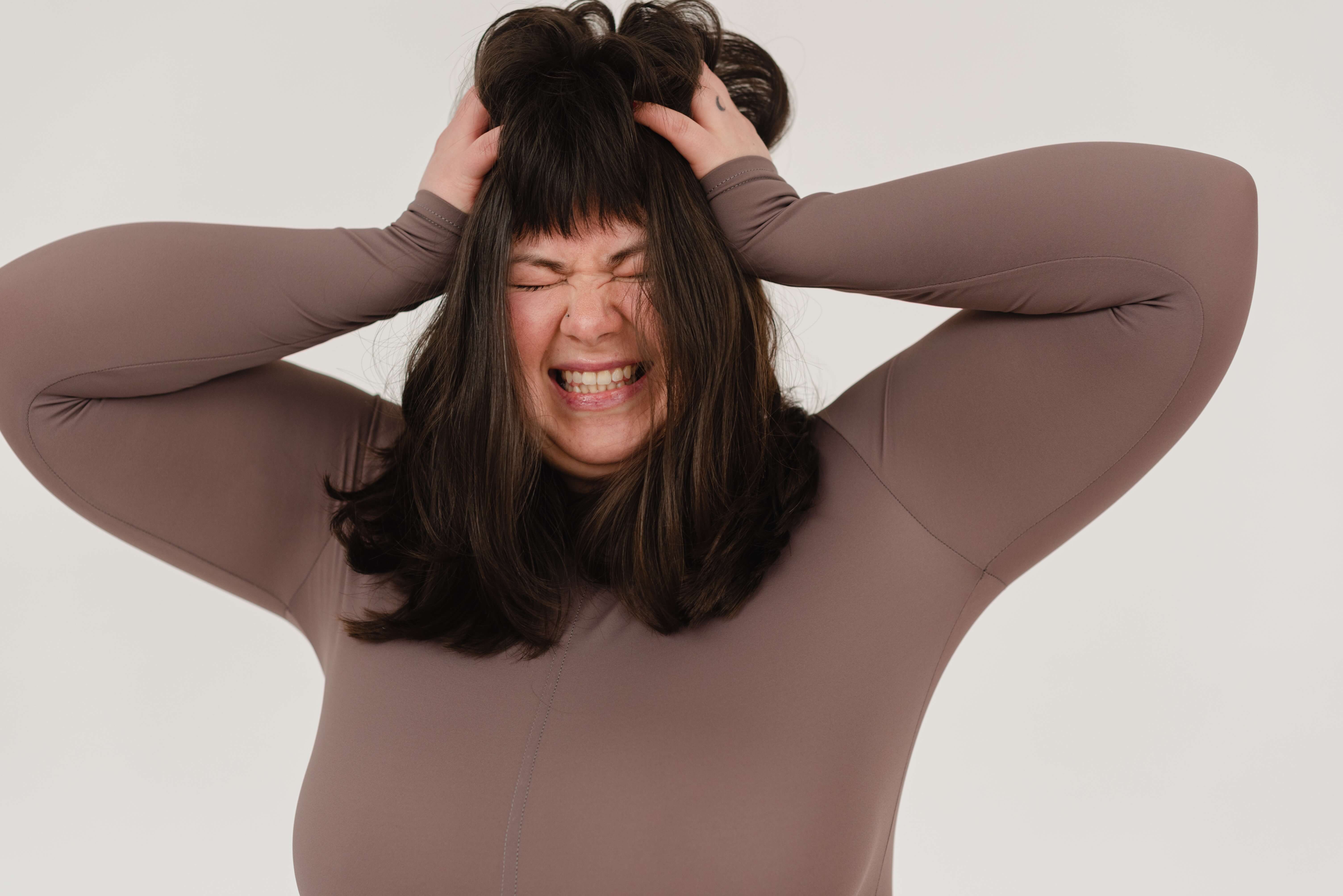 비만으로 스트레스를 받는 여자