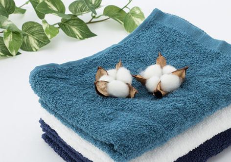 면으로 된 목욕 수건.