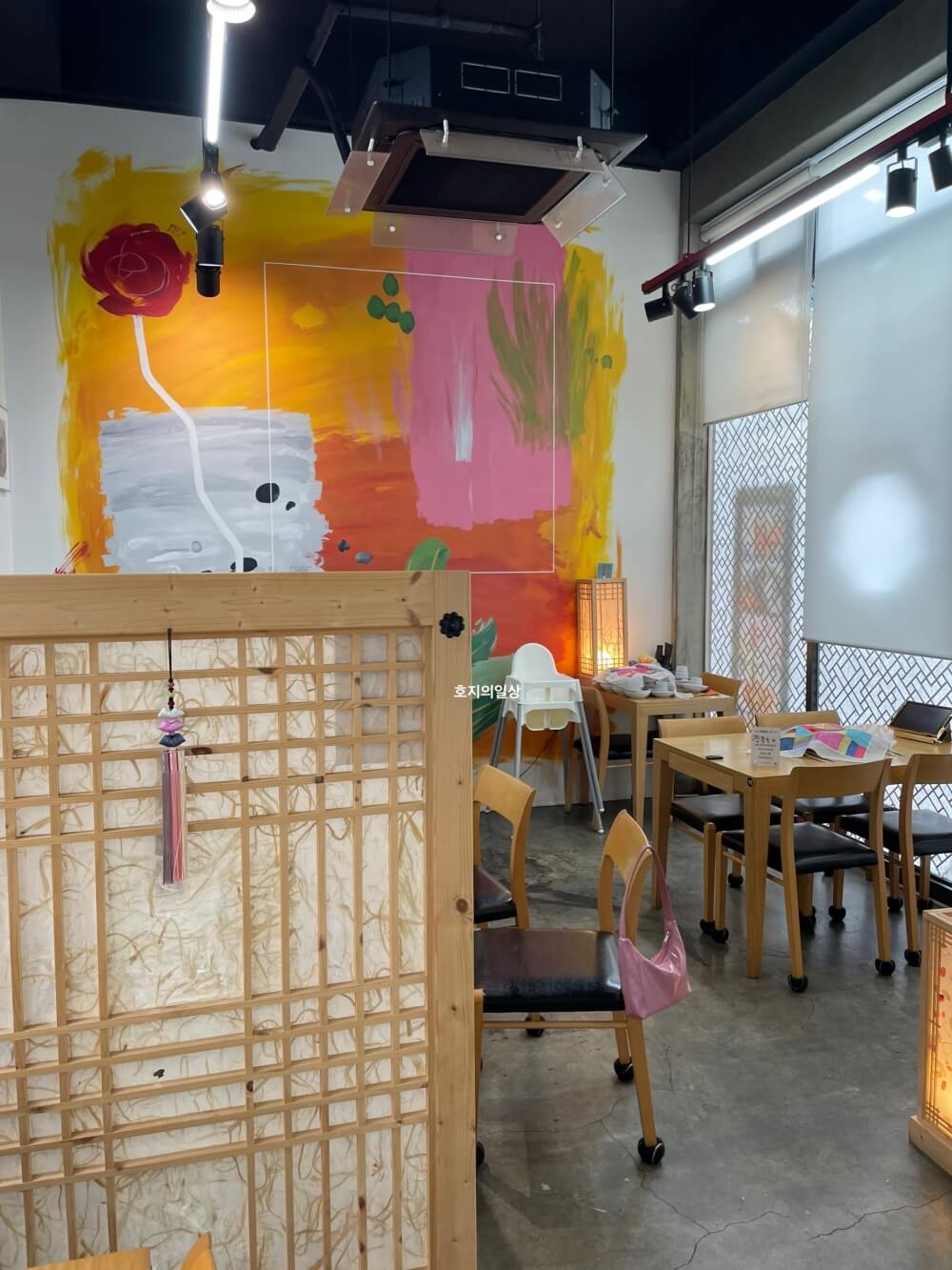 수원 광교 안동국시 맛집 서빈 - 매장 좌석 모습