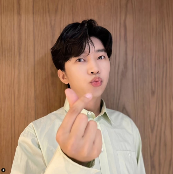 임영웅 손가락 하트
